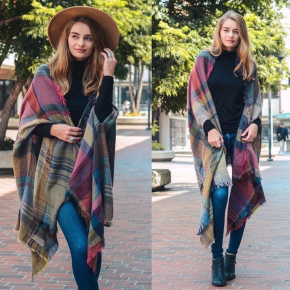 #7 💙 Cozy Plaid Frayed Hem Poncho pockets